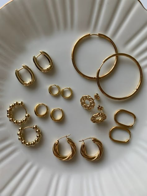 Jewlary Pic Gold, Accessories Aesthetic Earrings, Basic Earrings, Basic Accessories, Accesorios Aesthetic, Jewelry Accessories Aesthetic, Jewellery Photography Inspiration, Inexpensive Jewelry, Basic Jewelry