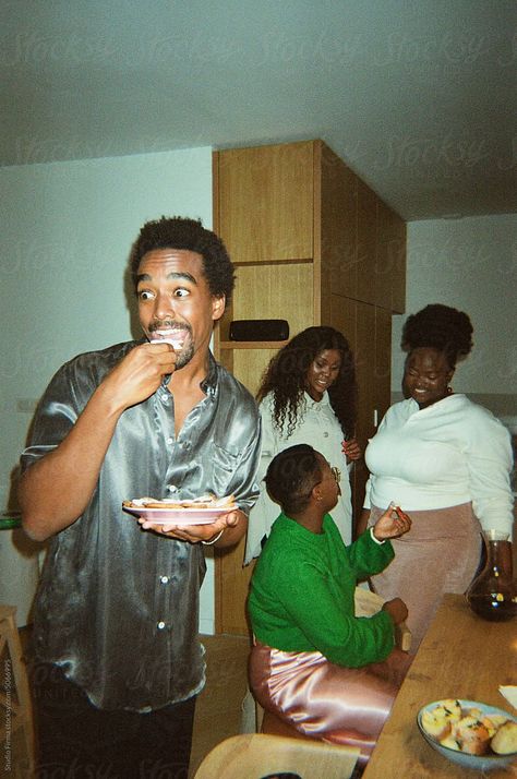 Analog shot of group of friends having Christmas dinner party together at home, eating, toasting and drinking wine. Shot with disposable camera Dinner Flash Photography, Christmas Dinner Family Photography, Queer Dinner Party, Eating Toast Pose, Eating Dinner Aesthetic, Flash Party Photography, High Contrast Food Photography, Christmas Friend Party, Dinner Parties With Friends