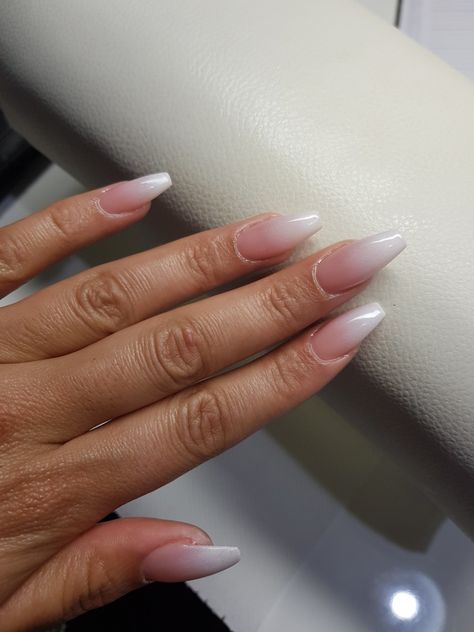 Nail Color Ideas Almond Shape, Ombre Gel Extension Nails, Ombre Light Pink Nails, Almond Acrylic Ombre Nails, Frosted Ombre Nails, White Ambra Nails, Ombre White Nails Almond, Clear And White Ombre Nails, Transparent Ombre Nails