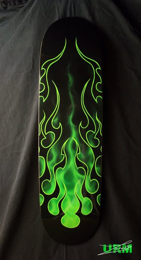 40 Cool Pinstripe Art Ideas To Try In 2015 Motorcycle Art Painting, Custom Motorcycle Paint Jobs, Skateboard Designs, Kustom Paint, Custom Paint Motorcycle, Pinstripe Art, Skateboard Deck Art, Skateboard Art Design, Motorcycle Paint Jobs