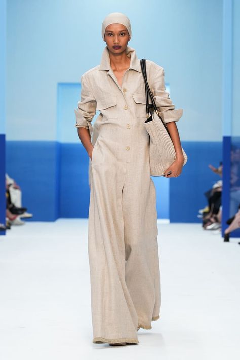 Max Mara Spring 2023, Minimal Dress, Style Désinvolte Chic, Spring 2023 Ready To Wear, 2023 Ready To Wear Collection, Style Casual Chic, 2023 Ready To Wear, Milano Fashion Week, Elegante Casual