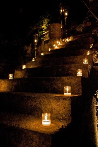 candles Lighting a stairway to my proposal :D Outdoor Stair Lighting, Outdoor Party Lighting, Diy Lampe, Outdoor Stairs, Simple Lighting, Candle Light, Let There Be Light, Wedding Night, Wedding Lights