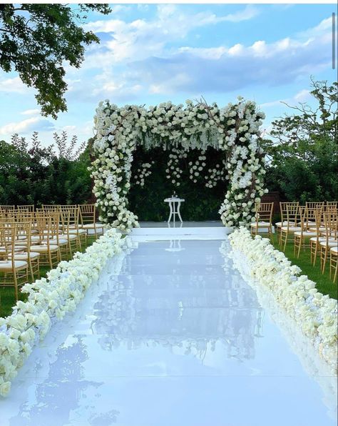 Christian Wedding Decorations Outdoor, Wedding Altars Outdoor, Wedding Reel, Aisle Florals, 2025 Bride, Hunter Wedding, Destination Wedding Decor, Dream Beach Wedding, Church Wedding Decorations