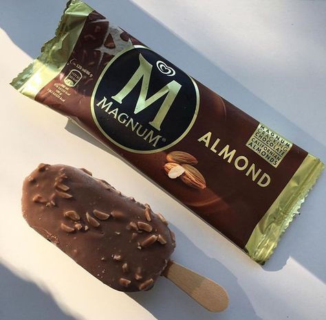 Magnum Ice Cream Aesthetic, Puding Mangga, Magnum Ice Cream, Almond Ice Cream, Eating Food Funny, Delicious Snacks Recipes, Food Goals, Ice Creams, Chocolate Almonds