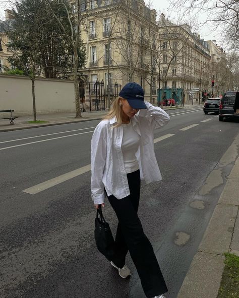 MARIELLE LINDAHL on Instagram: “Morning city strolls” Stroll Outfit, Wallpapers Autumn, Morning City, Back To Office, Aesthetic Autumn, Study Aesthetic, Back To School Outfits, Online Jobs, Old Money