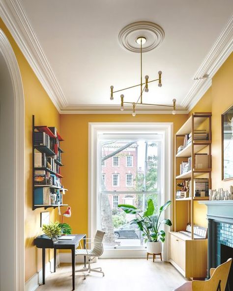 MKCA New York home colour office study Second Bedroom Office, New York Townhouse, Bright Office, Yellow Office, New York Home, Brooklyn Brownstone, Home Office Colors, Guest Room Office, New York Homes