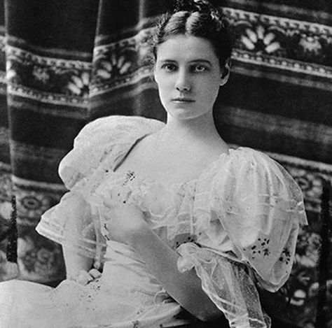 12 Fascinating Women In History Who Deserve Their Own Biopics — Like, Yesterday Natalie Clifford Barney, Joseph Pulitzer, Nellie Bly, Isadora Duncan, Elizabeth Jane, Insane Asylum, The Asylum, The Horrors, Interesting History