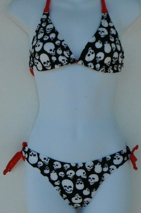 Skull Clothes, Scene Girl, Brushes Makeup, Skull Clothing, White Bikinis, Casual Cosplay, Swimsuit Black, Women Swimsuit, Real Techniques