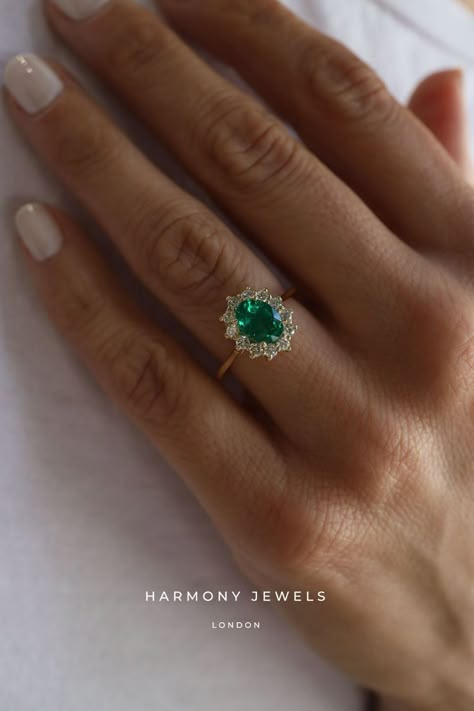 Vintage Engagement Rings Emerald Green, Emerald Green Oval Engagement Ring, Green Sapphire Halo Engagement Ring, Smaragd Engagement Ring, Emerald Ring With Diamond Halo, Emerald Engagement Ring Antique, Dark Green Emerald Ring, Diamond And Emerald Engagement Rings, Vintage Emerald Wedding Rings