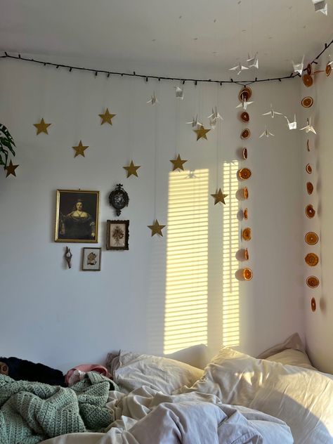 Star On Ceiling, Christmas Lights In The Bedroom Ceiling, How To Style Fairy Lights In Bedroom, Star House Decor, Mystical Bedroom Decor, Star Room Decor Diy, Hanging Ceiling Decor Bedroom, Diy Hanging Stars, Decorated Wall In Bedroom