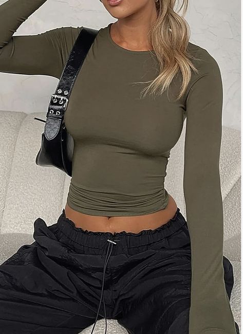 Slim Fit Sweater, Things I Need To Buy, Casual Day Outfits, Cropped Tops, Collars For Women, Short Sleeve Pullover, Gift Ideas For Her, Winter Mode, Streetwear Y2k