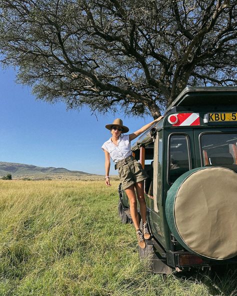 safari ‘fits 🦓 comment “SAFARI” and I’ll DM you links | the @janessaleone hat is the real MVP but sadly I got her for our 2018 safari, so she’s not available anymore. almost everything else is available tho including the boots that I wore in 2018 and every day of this recent trip! African Safari Photo Ideas, Safari Fashion Women Africa, South Africa Honeymoon Outfits, African Safari Trip, Safari Hat Women, Tanzania Outfit Ideas, Safari Hat Outfit, South Africa Safari Outfit, Safari Pictures Ideas