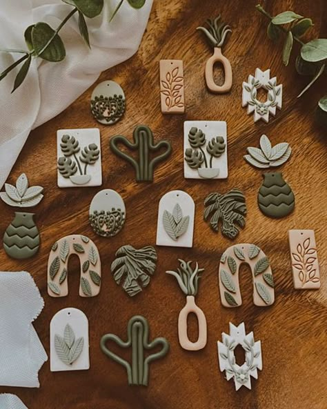 Polymer Clay Earrings on Instagram: "Super excited for tomorrow 🪴🥹 Plant collection dropping @ 6pm CT ! Also giving away plant stud freebies in every order 🍃 I hope everyone enjoys each set bc I loved making them so much✨! #plantearrings #polymerclayearrings #plantjewelry #cactusearrings" Easy Polymer Clay, Clay Earring Ideas, Diy Gifts To Sell, Polymer Flowers, Hello Honey, Circle Crafts, Clay Jewelry Tutorials, Clay Set, Diy Earrings Polymer Clay