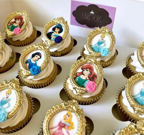 Cupcakes Disney Theme, Disney Princess Cupcake Cake, Disney Princess Treats, Disney Princess Cake Pops, Princess Cupcakes Ideas, Disney Princess Dessert Table, Cupcakes Princesas, Princess Treats, Princess Cupcake Cake