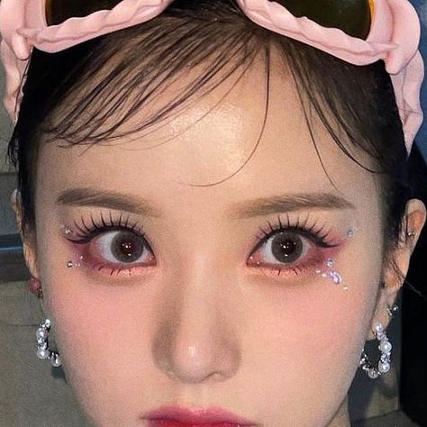 Kpop Makeup Gems, Kpop Stage Makeup Look, Kpop Make Up Look, Makeup Looks Kpop Idol, Korean Heavy Makeup, Kpop Dr Makeup, Twice Concert Makeup Ideas, Kpop Concert Eye Makeup, Kpop Concert Makeup Looks