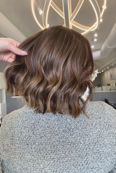 Balayage Brunette Short, Short Light Brown Hair, Brown Bob Hair, Medium Hair Hairstyles, Rambut Brunette, Hairstyles For Straight Hair, Blonde Hair Transformations, Brunette Hair With Highlights, Brunette Balayage