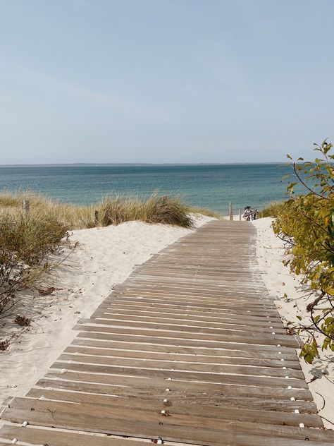 martha’s vineyard travel guide – almost makes perfect Martha's Vineyard Aesthetic, Nantucket Lifestyle, Martha Core, Marthas Vineyard Aesthetic, Vineyard Aesthetic, Edgartown Marthas Vineyard, Marthas Vinyard, Marthas Vineyard Vacation, Vineyard Vacation