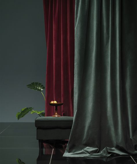 Dark red and green velvet curtains draped around a footstool. Red Velvet Curtains Bedroom, Red Curtains Living Room, Burgundy Curtains, Red Velvet Curtains, Ruangan Studio, Green Curtains, Custom Drapes, Curtains Living, Red Curtains