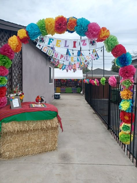 Mexican Theme Party Balloon Arch, Mexican Style Party Ideas, Mexican Theme House Warming Party, Salvadorian Party Theme, 60 Birthday Party Ideas Mexican, 50 Mexican Theme Party, Centerpieces For Mexican Theme Party, Spanish Theme Birthday Party, Mexican Pool Party Ideas