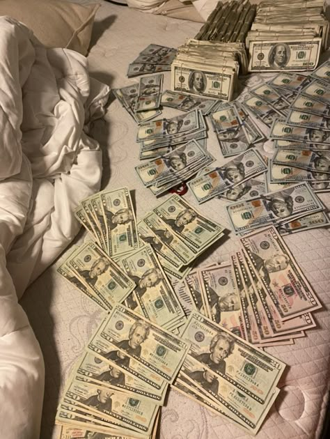 Money Buys Happiness, Be A Millionaire, Money Vision Board, Mo Money, Money Generator, Money Stacks, Money Pictures, Dream Vision Board, Money On My Mind