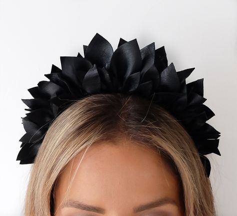 Races Headpiece, Leather Headpiece, Spring Racing Fashion, Diy Fascinator, Melbourne Cup Fashion, Fascinator Hats Diy, Paper Flower Wreaths, Chain Headband, Hair Acessories