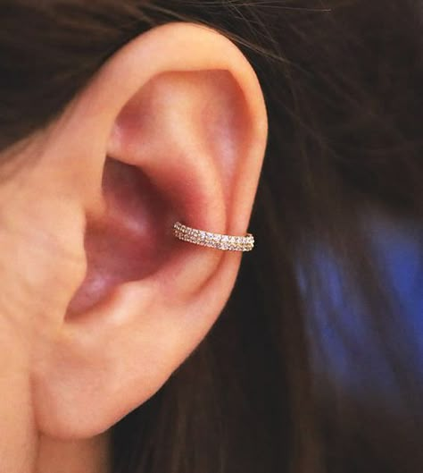 Ohrknorpel Piercing, Ear Piercing Helix, Piercing Snug, Conch Earrings, Snug Piercing, Vintage Tattoos, Types Of Ear Piercings, Conch Piercings, Helix Hoop