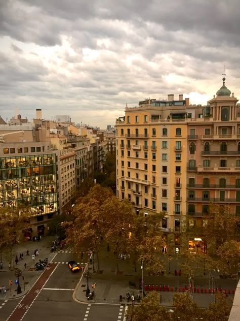 Spain Fall Aesthetic, Life In Barcelona, Spain In The Fall, Fall In Spain, Barcelona Autumn, Barcelona November, Europe In Fall, Barcelona Party, Autumn Vision Board