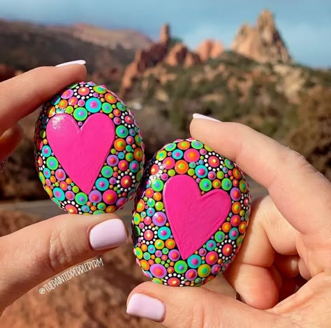 65 easy rock painting ideas - Gathered Heart Rocks, Rock Painting Tutorial, Diy Rock Art, Mandala Rock Art, Rock Painting Ideas, Stone Art Painting, Painted Rocks Kids, Painted Rocks Craft, Art Rock