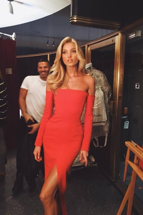 1990 Style, Looks Pinterest, Romee Strijd, Looks Party, Dress Classy, Elsa Hosk, Stylish Party Dresses, Column Dress, Red Dresses