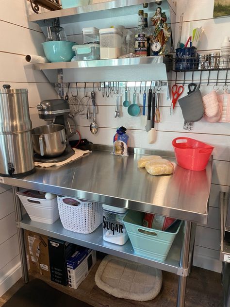 Mini Baking Kitchen, Bakery Shop Kitchen, Baking Space In Kitchen, Home Bakery Studio, Mini Commercial Kitchen, Small Baking Area In Kitchen, Bakery Studio Interior Design, Small Cake Shop Ideas, Small Kitchen Bakery