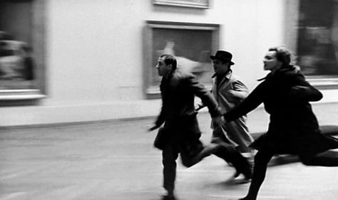 Bande à part / Band of Outsiders (Jean-Luc Godard, 1964) Antoine Bourdelle, Francois Truffaut, Movie Talk, Bambi Disney, French New Wave, Black And White Movie, Anna Karina, Jean Luc Godard, Septième Art