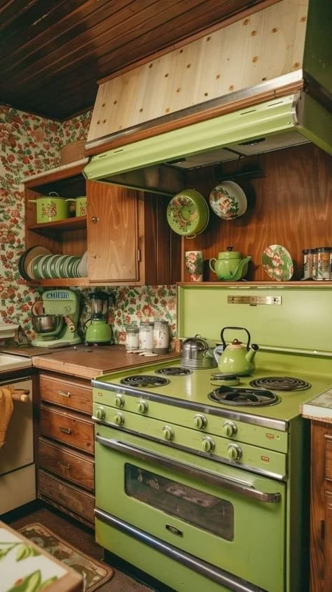 1940s Farmhouse Decor, Home Interior Design Vintage, Bright Retro Home Decor, 1960s Kitchen Backsplash, Color Full Kitchen, Vintage Kitchens 1950s, House Interior Colourful, Retro Country Kitchen, Vintage House Kitchen