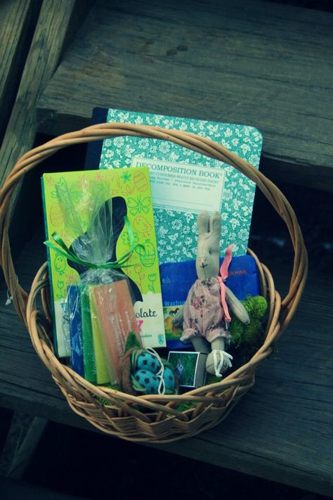 Cute Waldorf Easter basket Waldorf Easter Basket, Waldorf Celebrations, Waldorf Spring, Natural Easter Basket, Commercial Ideas, Eco Friendly Easter, Egg Stuffers, Craft Spring, Easter Symbols