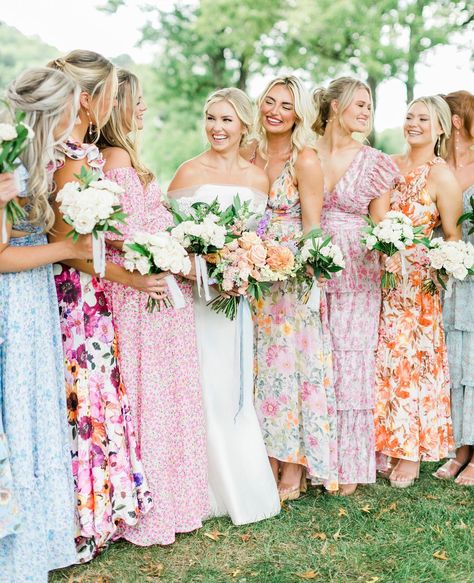 Wedding Roses, Floral Bridesmaid Dresses, Mismatched Bridesmaids, Mismatched Bridesmaid Dresses, Southern Bride, Garden Party Wedding, Wildflower Wedding, Wedding Mood, Wedding Bridesmaid Dresses