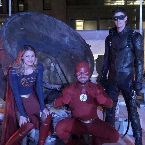 Arrow on Instagram: “The fate of reality lies with them. Stream #Elseworlds for free: Link in bio. 📸: @stephenamell” Cw Crossover, Supergirl Costume, Kara Danvers Supergirl, Supergirl 2015, Melissa Supergirl, The Flash Grant Gustin, Dc Tv Shows, Flash Tv Series, Black Panther Art