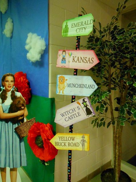 Wizard of Oz decorations Wizard Of Oz Door, Wizard Of Oz Decorations, Oz Decorations, Wizard Of Oz Play, Wizard Of Oz Musical, Wizard Of Oz Decor, Door Decoration Ideas, Homecoming Floats, Witches Castle