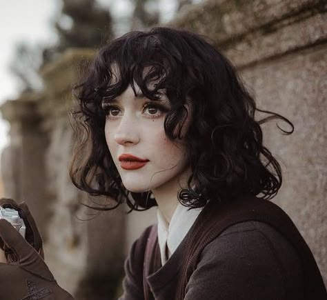 Dark Academia Hair Styles Short, Dark Academia Make Up Look, Dark Academia Makeup Aesthetic, Short Dark Academia Hair, Dark Academia Eye Makeup, Dark Acedamia Makeup Looks, Short Black Hair Face Claim, 1920s Face Claim, Dramatic Movie Scenes