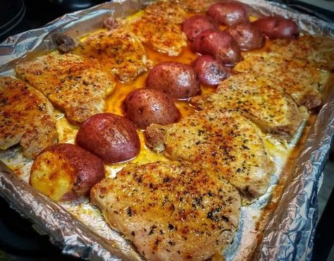 One-Pan Baked Pork Chops with Seasoned New Potatoes - receipster Baled Pork Chops, Use Leftover Chicken, Baked Spaghetti And Meatballs, Pan Pork Chops, Pork Main Dishes, Easy Baked Pork Chops, Baked Pork Chops Oven, Pork Chops And Potatoes, One Pan Meal