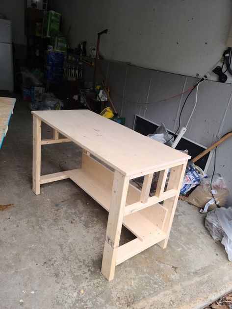 Simple Diy Desk, Office Ideas For Men Workspaces, Homemade Desk Ideas, Diy Long Desk, Wood Desk Diy, Desk Building Plans, Desk Plans Woodworking, Custom Desk Ideas, Desk Legs Diy