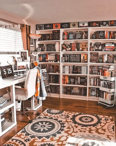 Reading Desk Aesthetic, Reading Office Room Ideas, Reading Room With Desk, Home Library Shelf Decor, Bookcases In Bedroom Ideas, Library Space Ideas, Home Library With Desk, Office And Reading Room Ideas, Home Reading Room Ideas