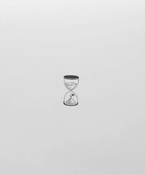 Hourglass Hand Tattoo, Hourglass Tattoo Ideas, Hyper Realistic Tattoo, Hourglass Tattoo, Small Tattoo Ideas, Classy Tattoos, Subtle Tattoos, Tat Ideas, Animals Artwork