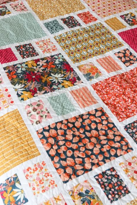 Quilt Designs Ideas, Quilts Using Fat Quarters, Fat Quarter Sewing Projects, Twin Quilt Pattern, Fat Quarter Quilts, Diary Of A Quilter, Fat Quarter Quilt Pattern, Quilts Easy, Big Block Quilts