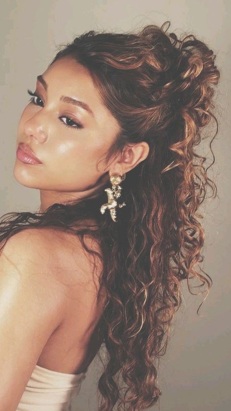 Spanish Hair, Mrs Bella, Medium Curly Hair Styles, Curly Hair Inspiration, Long Curly Hair, Dream Hair, Twist Hairstyles, Long Curly, Curly Hairstyles