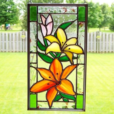 30 Window Glass Painting Ideas for Beginners 23 Painting Ideas Flowers, Painting On Glass Windows, Diy Stained Glass Window, Glass Painting Ideas, Glass Painting Patterns, Stained Glass Patterns Free, Glass Painting Designs, Stained Glass Paint, Stained Glass Decor