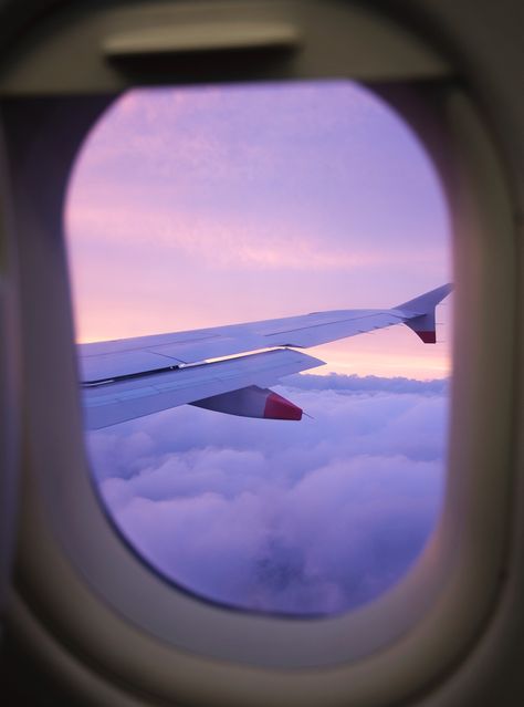 Sunset view from a plane window. Plane Widow Aesthetic, View From Airplane, View From A Window, View From Plane, A Plane, Travel Airplane, View From Window, Airplane Pics, Window View Aesthetic