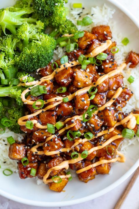 This Honey Garlic Tofu comes together quickly but is so incredibly packed with flavor and is likely to be one of your NEW favorite tofu recipes! All you need is one large skillet for the tastiest tofu you've had in a while. Honey Glazed Tofu, Tofu One Pot Meals, Honey Lemon Tofu, Grated Tofu Recipes, Healthy Tofu Recipes Clean Eating, Tofu Bowl Recipe, Honey Garlic Tofu, Peanut Sauce Tofu, Tofu Dinner Recipes