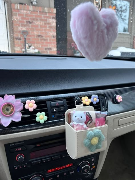 Cute Car Interior Aesthetic, Buggy Car Decor, Cute Car Charger, Vintage Car Decorations Interior, Cool First Cars, Small Car Decor, Cozy Car Interior Aesthetic, Car Decor Girly, Decorated Cars Interior