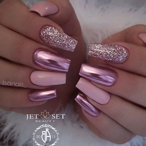 Jet Set Beauty GmbHのInstagram：「Chrome🌸@ b.a.nails_ @jet_set_beauty_nails #jetsetbeauty #pinknails #chromenails #nailart＃nails💅#nailfie #nailfeed #nailstagram」 Boat Selfie, Purple Glitter Nails, Pink Chrome Nails, Makeup Nails Designs, Pointy Nails, Chrome Nails Designs, White Glitter Nails, Mirror Nails, Pink Chrome