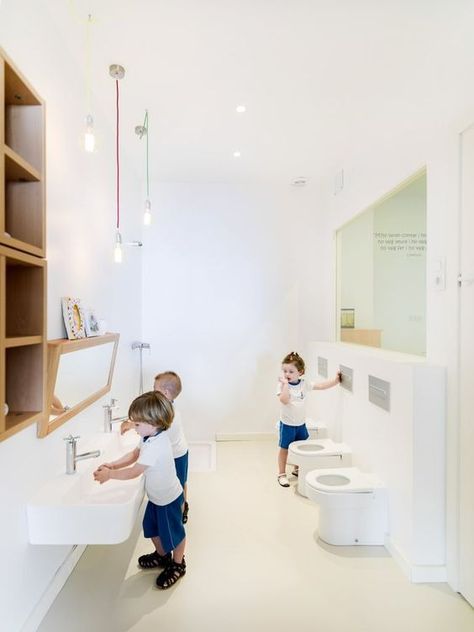 Childcare Rooms, Kindergarten Interior, Preschool Designs, Classroom Interior, Kids Toilet, Daycare Design, Kindergarten Classroom Decor, Kids Cafe, Kindergarten Design