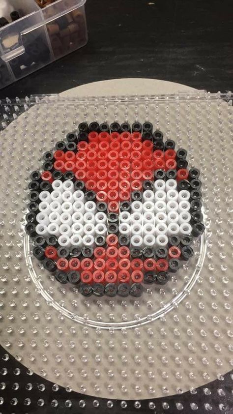 Melty Bead Spiderman, Perler Spider Web, Peeler Bead Spiderman, Fuse Beads Spiderman, Perler Beads Ideas Spiderman, Spider Man Melty Beads, Spider Man Fuse Beads, Spiderman Melty Beads, Iron Beads Spiderman